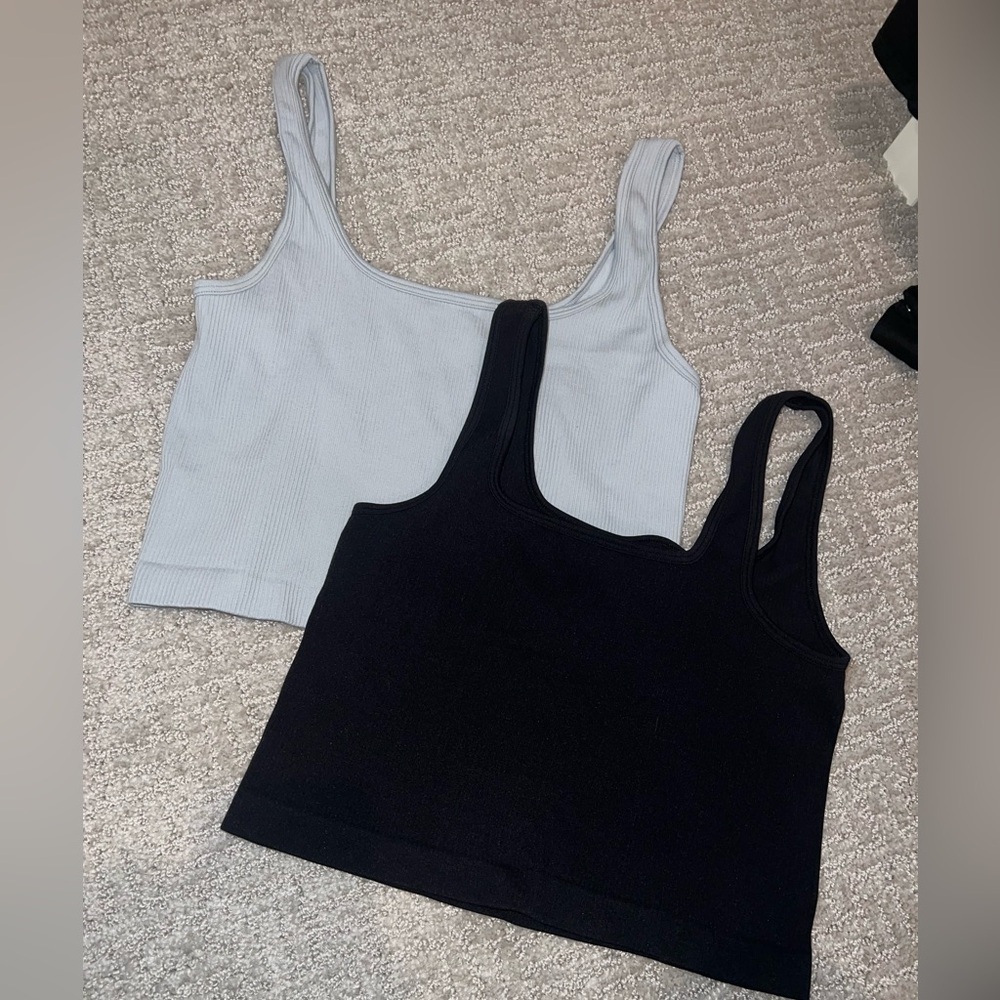 Set of 2 cropped stretchy tank tops